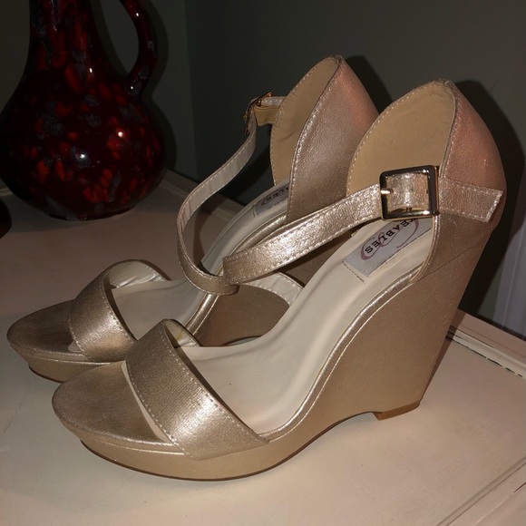 Gold dyeable heels - Picture 1 of 6